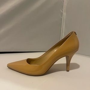 Michael Kors Nude Pumps Pointed Toe Patent Leather Heels - 9.5 - Like New